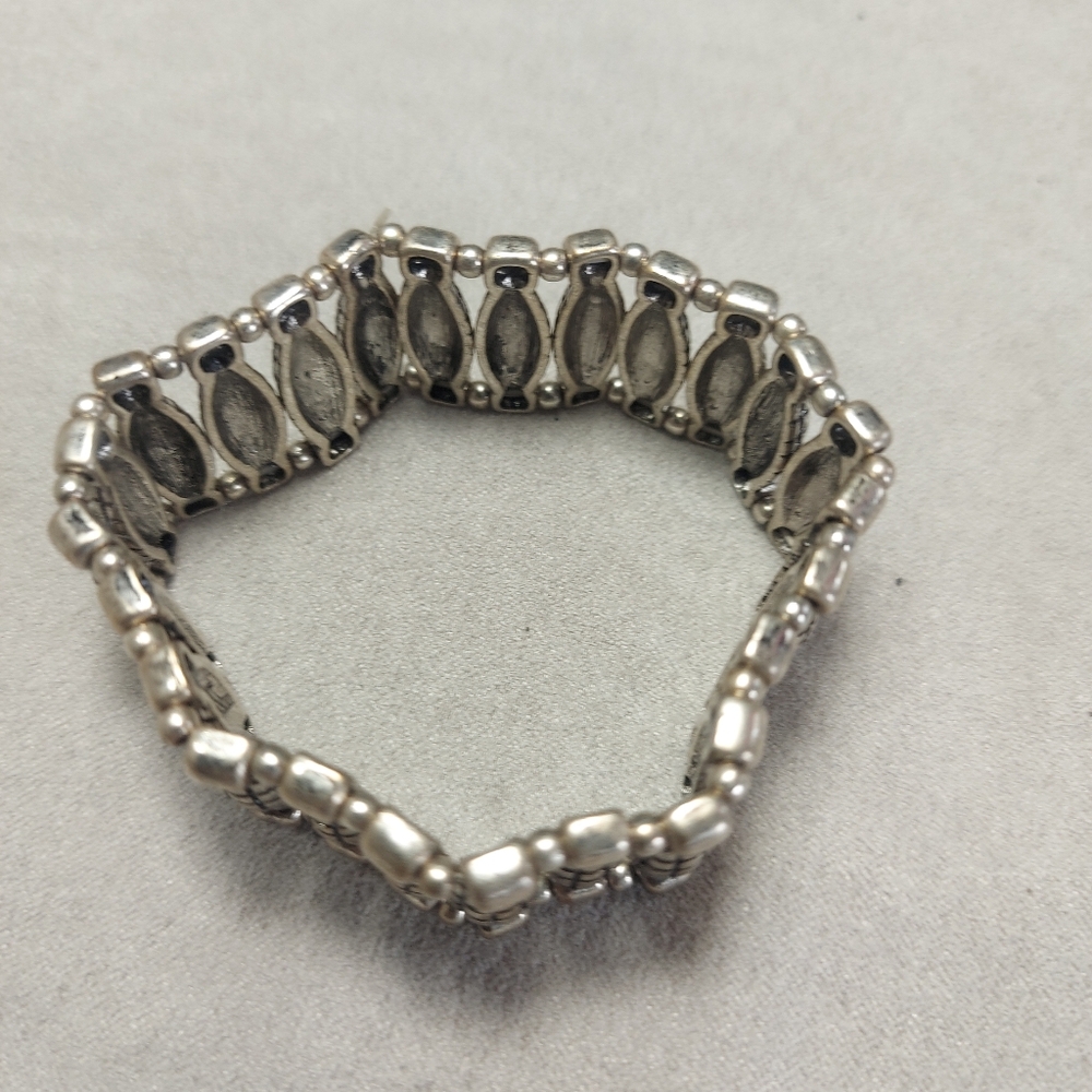 Tribal Silver Tone Textured Metal Stretch Bracelet - Picture 4 of 4